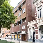 Nyaraló Severini With Own Kitchen & Bathroom Tilburg