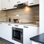 Severini With Own Kitchen & Bathroom Nyaraló Tilburg