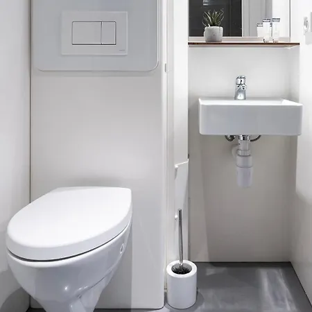 Severini With Own Kitchen & Bathroom Holiday home Tilburg